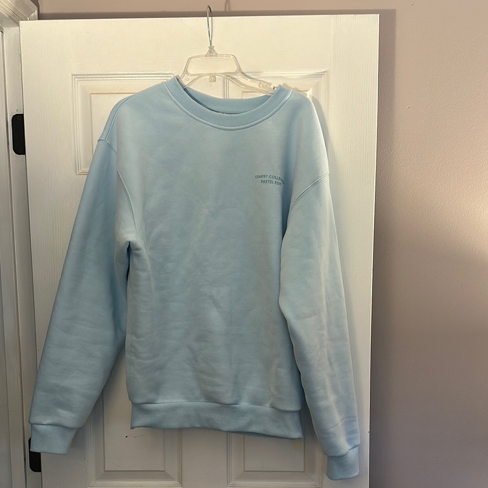 Comfrt Brand Light Blue Crewneck Sweatshirt